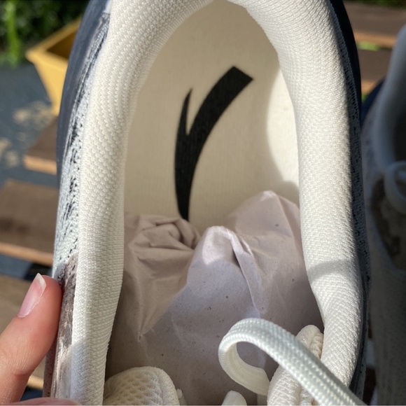 NWT Anta Men's White and Gray Athletic Sneakers - Picture 7 of 9